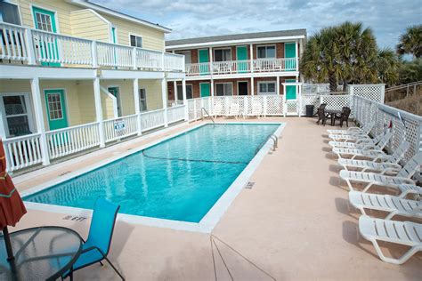 Savannah inn carolina beach - Durante su estancia en The Savannah Hotel, los huéspedes pueden visitar Carolina Beach Fishing Pier (2,4 km), una conocida atracción de Carolina Beach. Mientras estés en Carolina Beach, quizás quieras probar algunos de los restaurantes que hay cerca de The Savannah Hotel, como Shuckin Shack (0,5 km), Michael's Seafood Restaurant (1,3 km) y Pop's Diner …